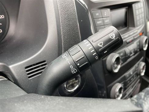 Certified 2018 Ford Explorer XLT FWD image 16