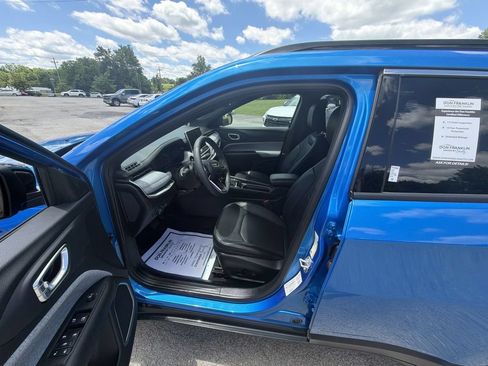Used 2023 Jeep Compass Latitude AWD/4WD image 11