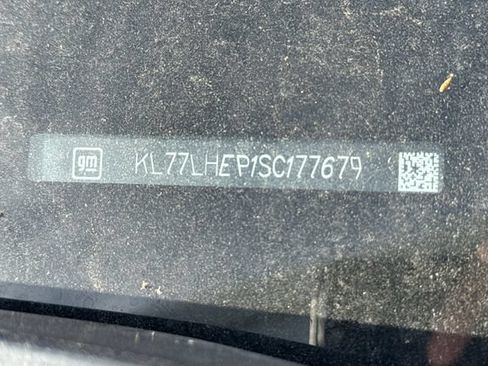 Used 2025 Chevrolet Trax LT FWD image 4