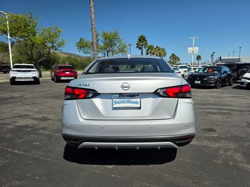 Used 2025 Nissan Versa SV FWD image 9