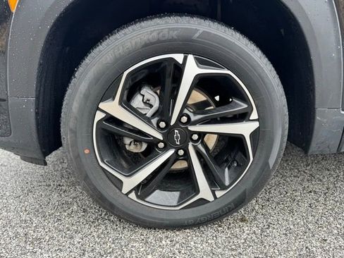 Used 2023 Chevrolet TrailBlazer RS w/ Convenience Package image 2