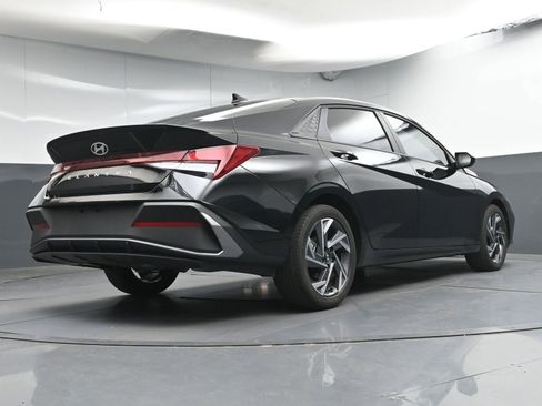Used 2025 Hyundai Elantra Sport FWD image 24