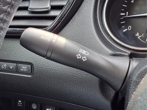 Certified 2019 Nissan Rogue SV image 21