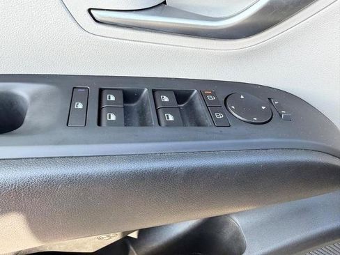 Used 2025 Hyundai Tucson SE FWD image 18