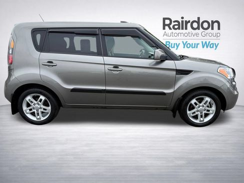Used 2011 Kia Soul + w/ Audio Pkg FWD image 8