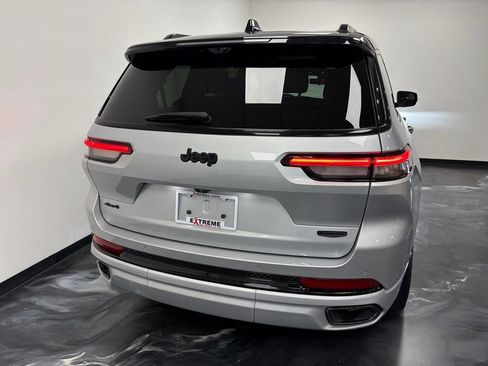 Used 2024 Jeep Grand Cherokee L Summit AWD/4WD image 8
