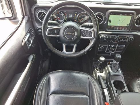 Used 2020 Jeep Gladiator Overland w/ Dual Top Group AWD/4WD image 12