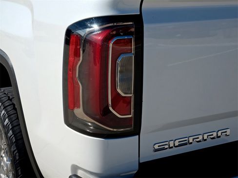 Used 2017 GMC Sierra 1500 Denali w/ Denali Ultimate Package image 6