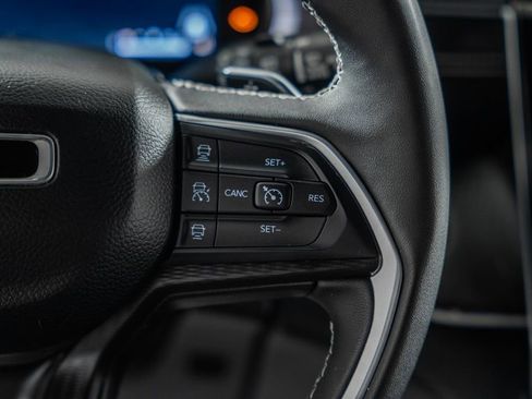 Used 2024 Jeep Grand Cherokee Altitude image 27