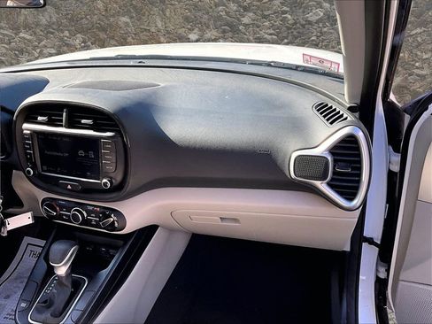 Used 2023 Kia Soul LX FWD image 11