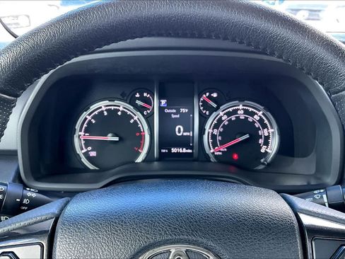 Used 2020 Toyota 4Runner 4WD image 17