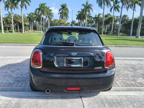 Used 2020 MINI Cooper 4-Door Hardtop w/ Signature Upholstery Package image 6