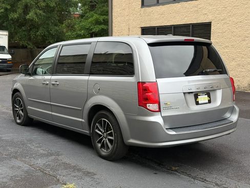 Used 2017 Dodge Grand Caravan SE FWD image 8