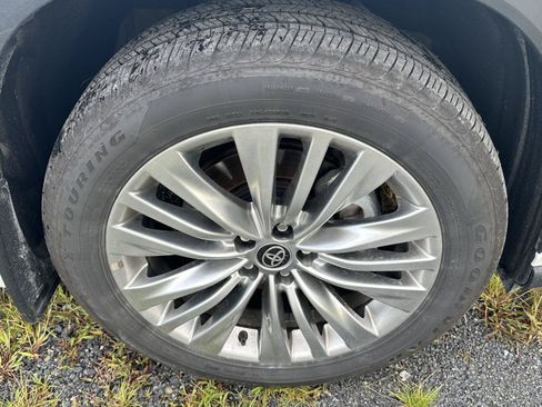 Used 2025 Toyota Highlander Platinum AWD/4WD image 10