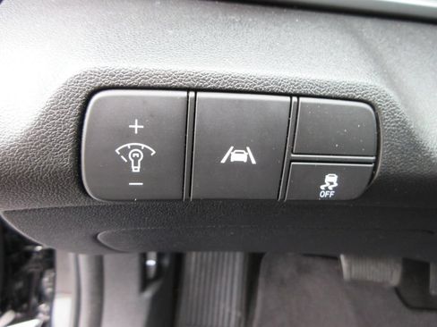 Used 2022 Hyundai Elantra SEL FWD image 21