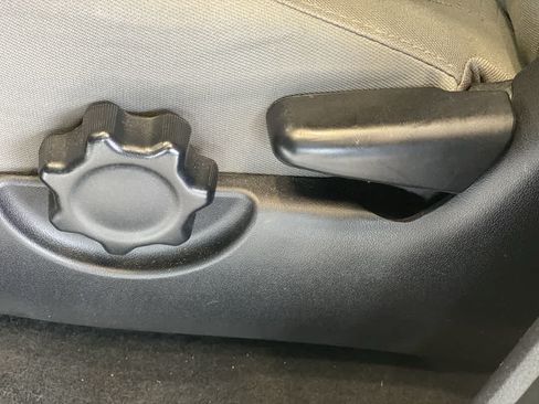 Used 2019 Toyota Tacoma SR AWD/4WD image 14