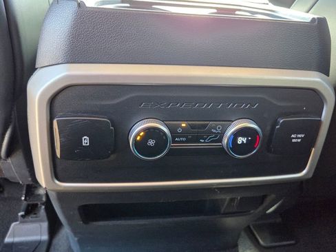 Used 2024 Ford Expedition XLT image 16