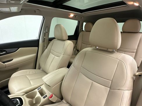 Certified 2019 Nissan Rogue SL w/ Premium Package image 9