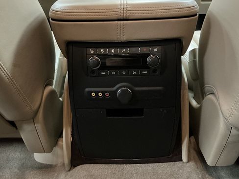 Used 2010 Cadillac Escalade Premium AWD/4WD image 28