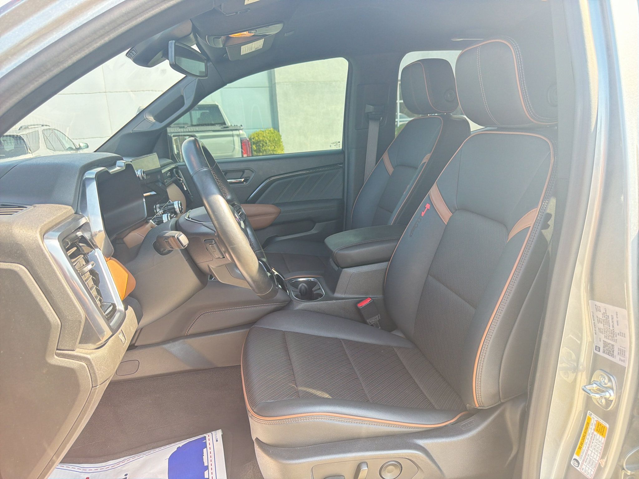 Used 2024 GMC Canyon AT4 w/ AT4 Premium Package AWD/4WD image 9