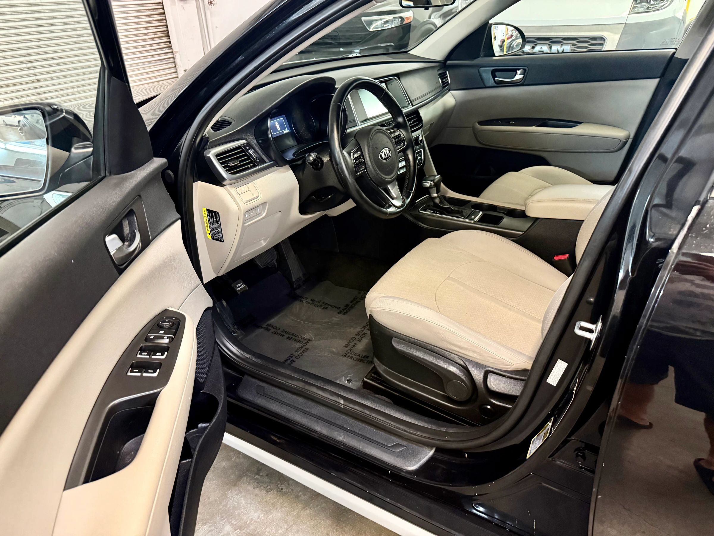 Used 2017 Kia Optima Premium FWD image 9