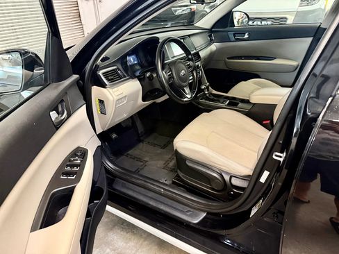 Used 2017 Kia Optima Premium FWD image 9