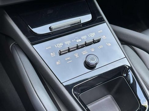 Certified 2026 Porsche Cayenne AWD/4WD image 27