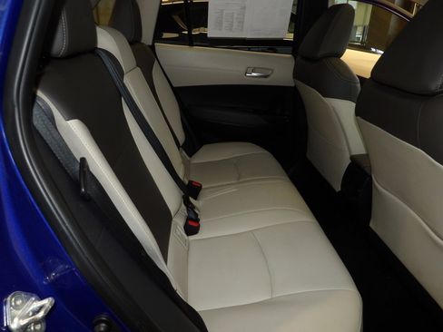 Used 2022 Toyota Corolla Cross XLE image 18