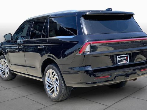 Used 2025 Lincoln Navigator Reserve AWD/4WD image 11