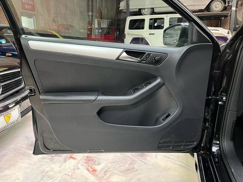 Used 2011 Volkswagen Jetta SEL FWD image 24