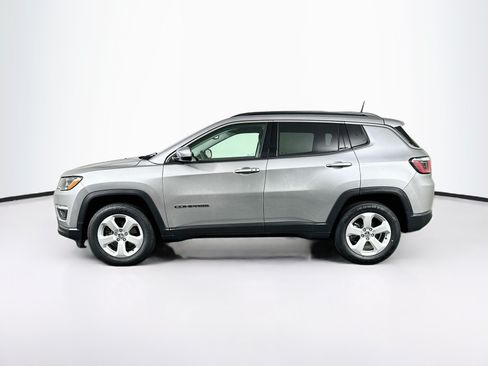 Used 2018 Jeep Compass Latitude FWD image 4