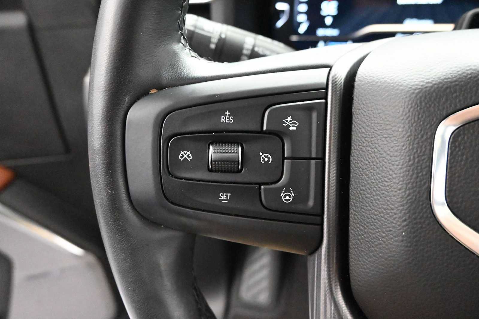 Used 2023 GMC Yukon XL Denali Ultimate AWD/4WD image 16