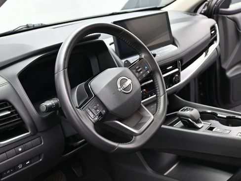 Used 2026 Nissan Rogue SL FWD image 11