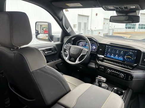 Used 2024 Chevrolet Silverado 1500 ZR2 image 17