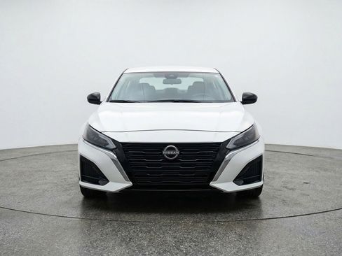 Used 2025 Nissan Altima 2.5 SV image 2