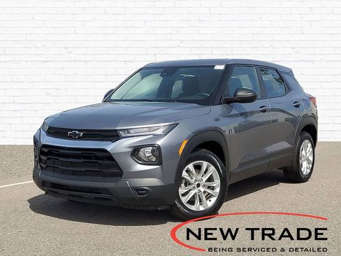 Used 2021 Chevrolet TrailBlazer LS w/ LPO, Blackout Package FWD image 1