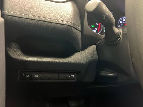 Used 2020 Toyota RAV4 XLE w/ Convenience Package image 22