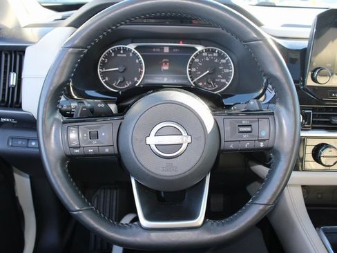 Used 2022 Nissan Pathfinder SL w/ SL Premium Package image 17