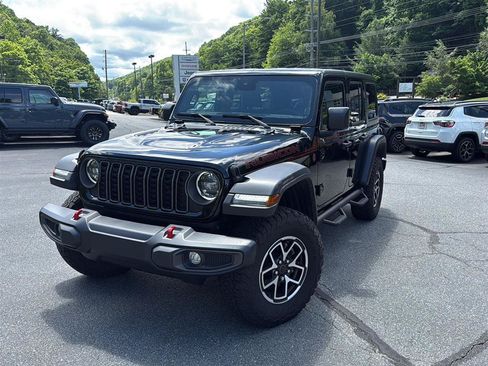 Used 2024 Jeep Wrangler Unlimited Rubicon w/ Convenience Group AWD/4WD image 2