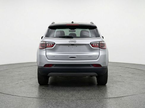 Used 2025 Jeep Compass Limited image 7