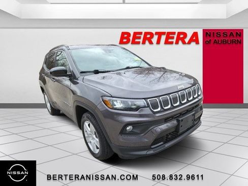 Used 2022 Jeep Compass Latitude image 4