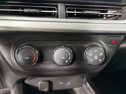 Used 2025 Chevrolet Trax LS image 16