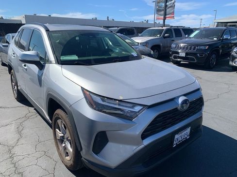 Used 2024 Toyota RAV4 XLE w/ Convenience Package image 4