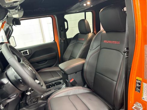 New 2025 Jeep Wrangler Rubicon w/ Convenience Group image 38