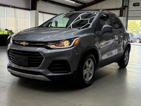 Used 2019 Chevrolet Trax LT w/ LT Convenience Package FWD image 3