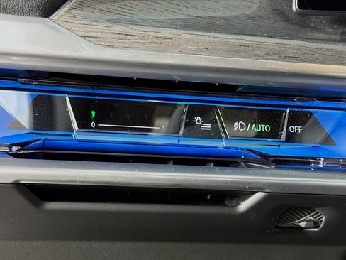 Certified 2025 BMW 740i image 10