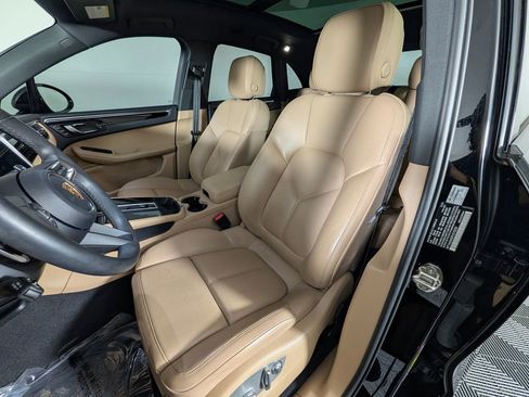 Certified 2023 Porsche Macan AWD/4WD image 5
