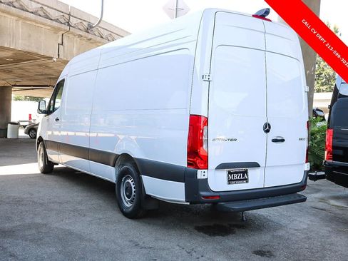 Used 2024 Mercedes-Benz Sprinter 2500 image 9