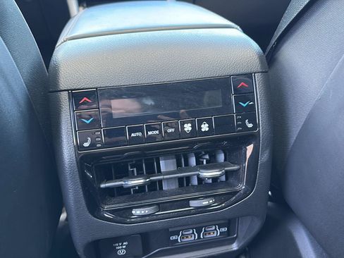 Used 2025 Jeep Grand Cherokee Summit w/ Obsidian Package AWD/4WD image 7