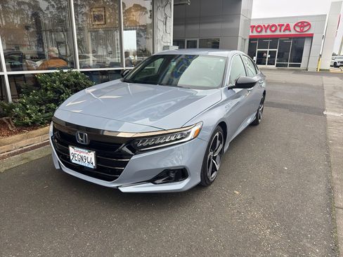Used 2022 Honda Accord Sport image 2